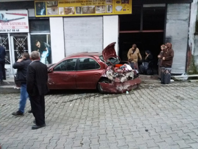 Zonguldak'ta freni boşalan TIR, ortalığı savaş alanına çevirdi - Resim: 3