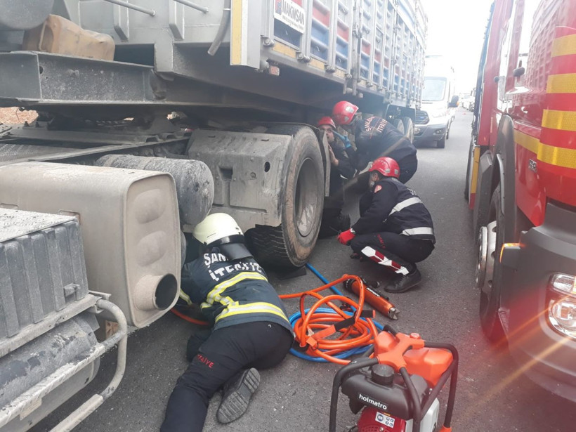Şanlıurfa'da çarptığı TIR'ın altında kalan motosiklet sürücüsü ağır yaralandı - Resim: 3