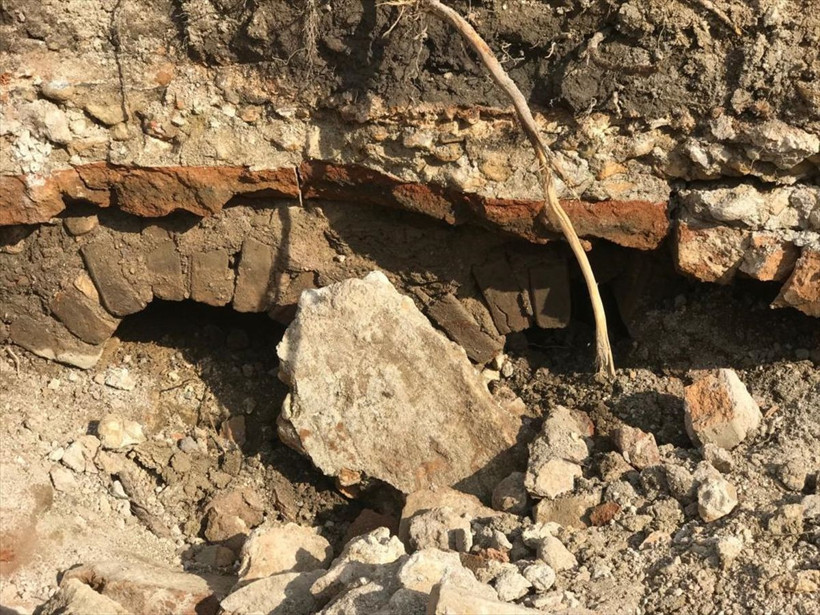 Karamanlı çiftçi tarlasını düzeltirken buldu kepçe operatörü fark etti - Resim: 1