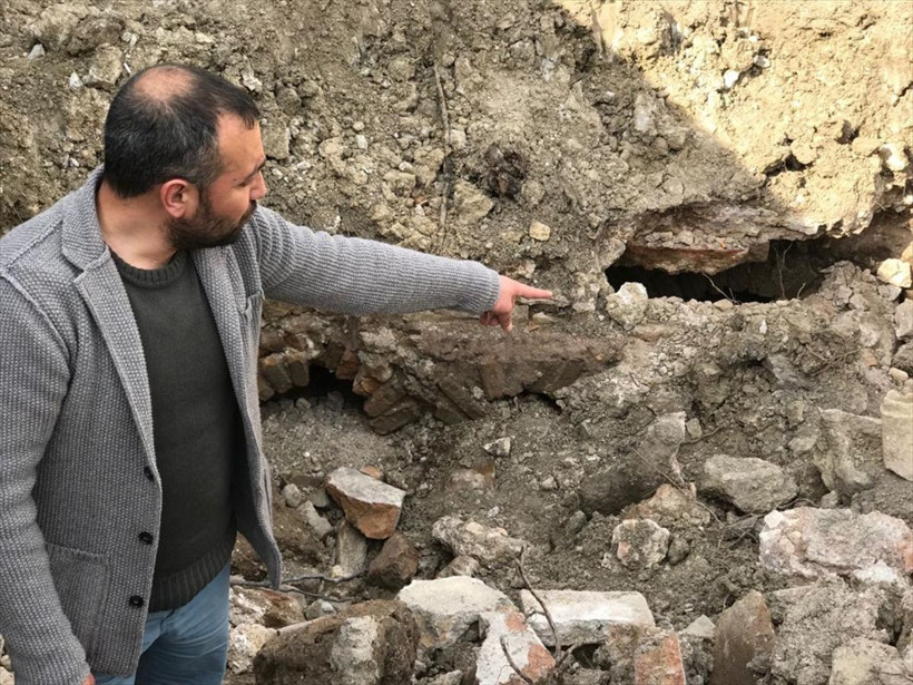 Karamanlı çiftçi tarlasını düzeltirken buldu kepçe operatörü fark etti - Resim: 2