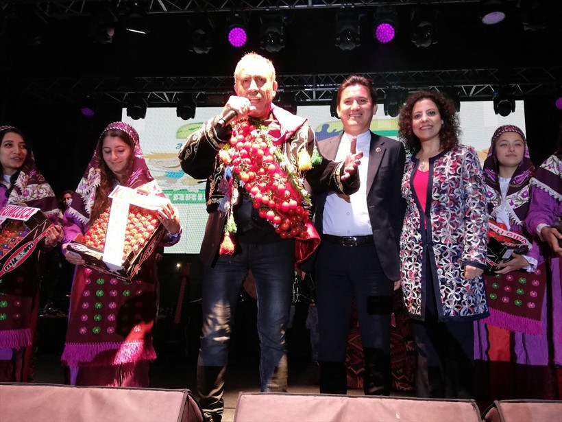 Haluk Levent kendini domates kralı ilan etti başkana seslendi - Resim: 1