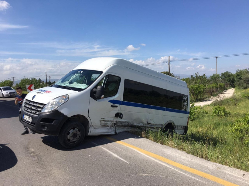 İşçi servisiyle otomobil çarpıştı 5 yaralı - Resim: 4