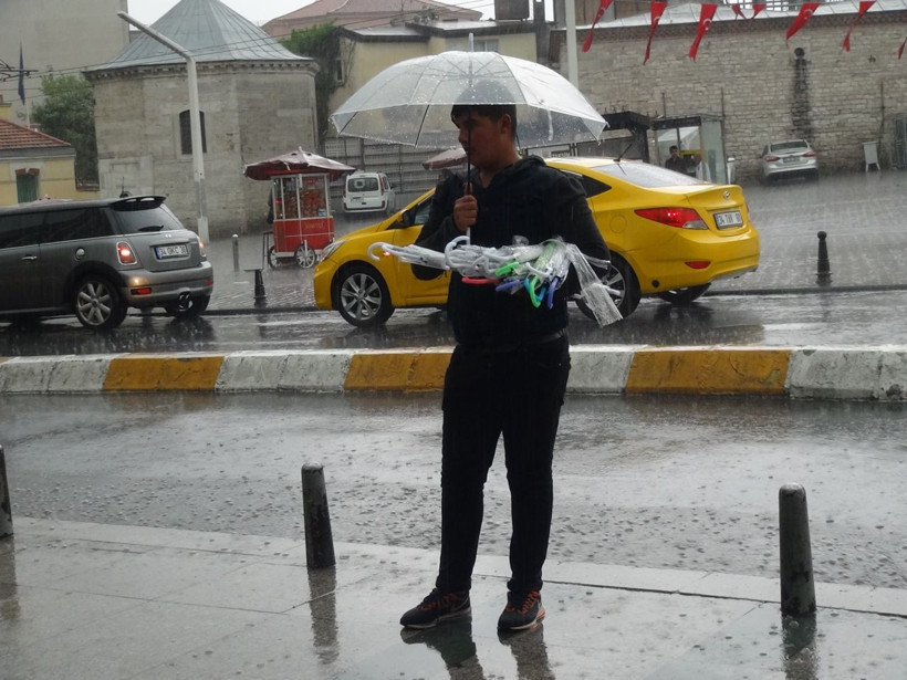 İstanbul sağanak yağışa teslim oldu gözyüzündeki o görüntü şok etti - Resim: 3