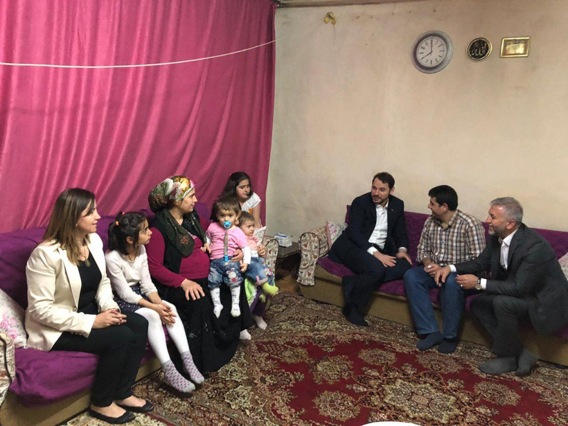 Bakan Albayrak iftarda Kılıç ailesine misafir oldu - Resim: 1