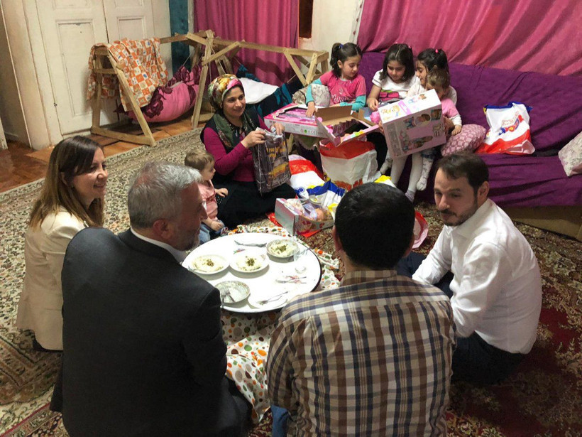 Bakan Albayrak iftarda Kılıç ailesine misafir oldu - Resim: 3