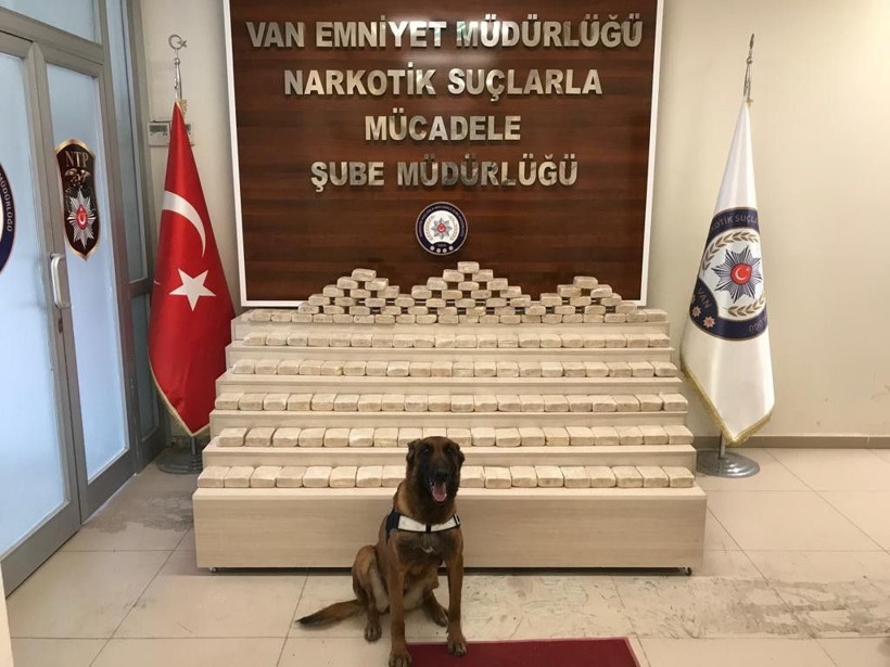 Van'da yorganların içerisinde 81 kilo eroin ele geçirildi - Resim: 1