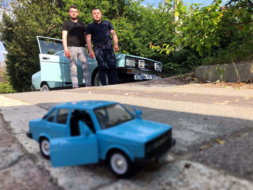 Hurda otomobili orijinal haline getirdiler görenler satın almak istiyor - Resim: 1