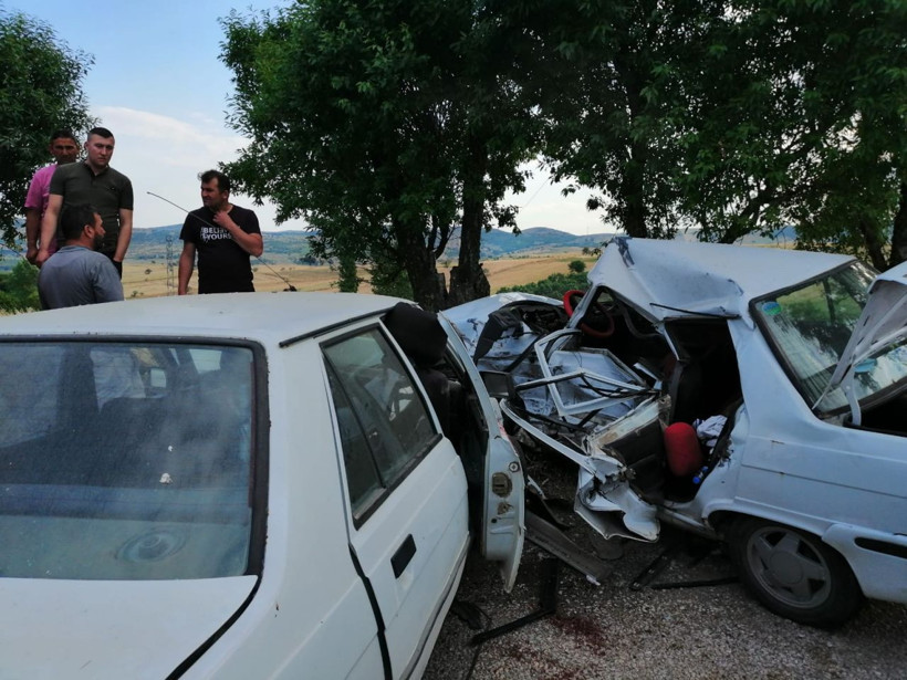 Kepsut'ta trafik kazası, 2 ölü 4 yaralı - Resim: 4