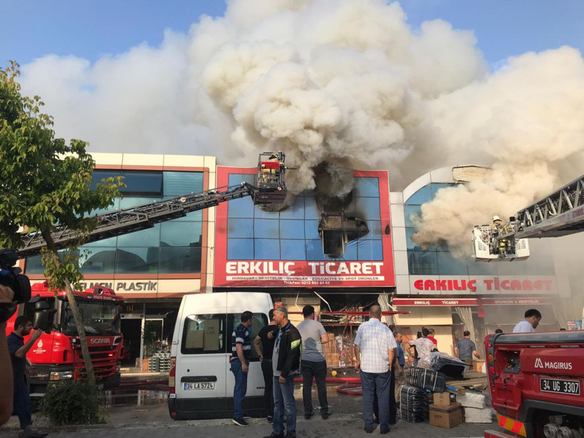İSTOÇ'ta korkunç yangın çok sayıda... - Resim: 1