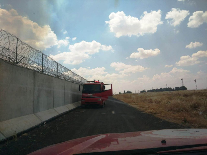 Suriye'de çıkan yangın Türkiye sınırına dayandı! - Resim: 4