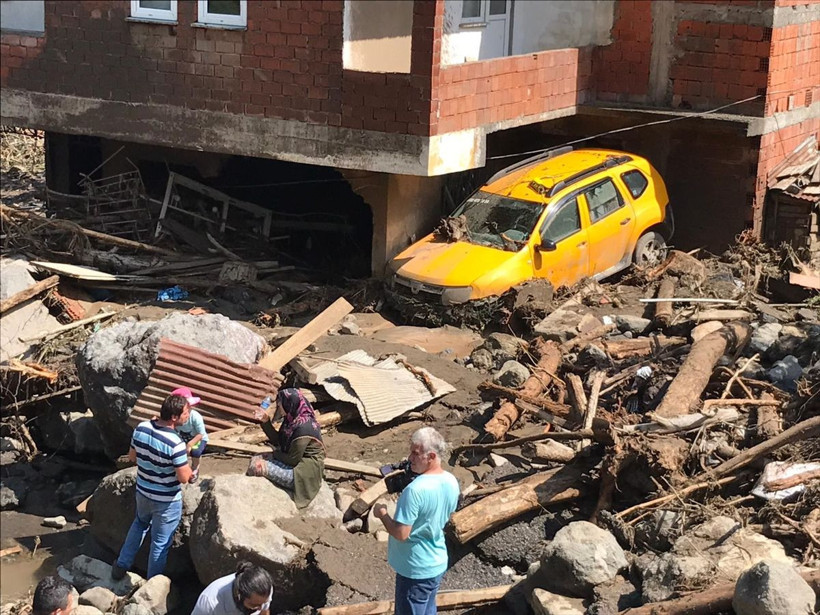 Araklı'da durum çok kötü! Bakan güvenli yerlere gidin çağrısı yaptı - Resim: 2