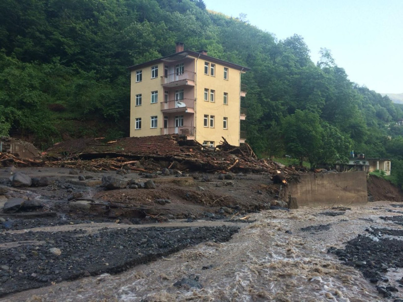 Trabzon'daki sel felaketinde acı haberler peş peşe geldi! 3 kişi öldü 7 kişi kayboldu - Resim: 4