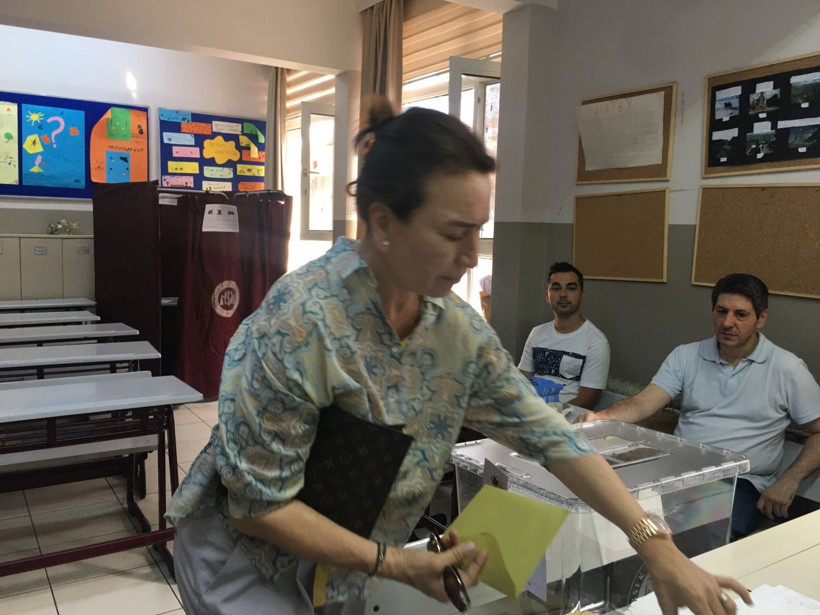 Sezen Aksu seçimde oy verdi : Başıma bir iş gelmeyecek değil mi? - Resim: 2