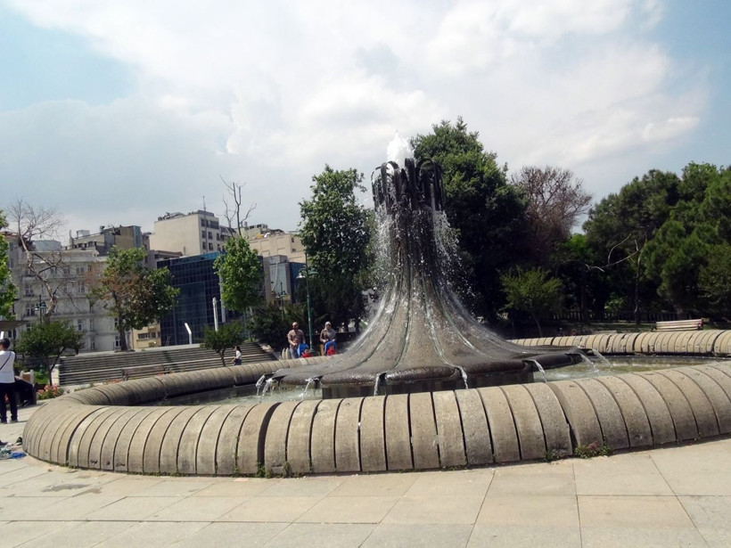 Sıcaktan bunalan çocuklar Gezi Parkı'nda renkli görüntüler oluşturdu - Resim: 1