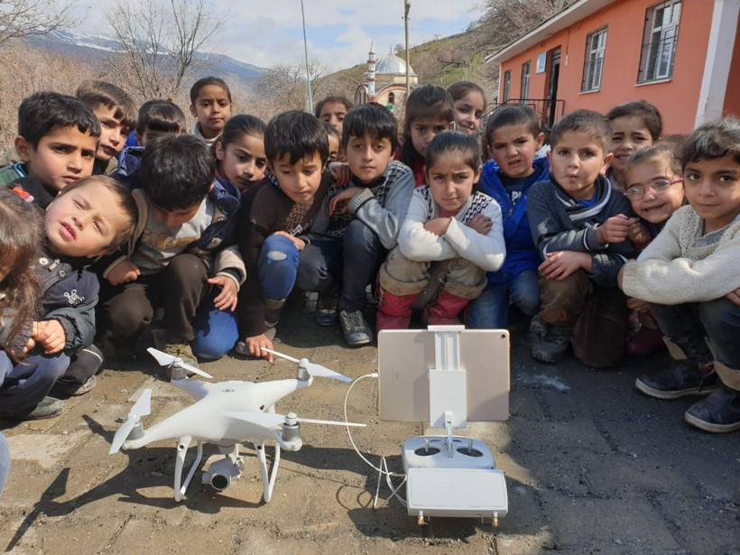 Van'da ilk defa drone gören masum çocuklar - Resim: 2