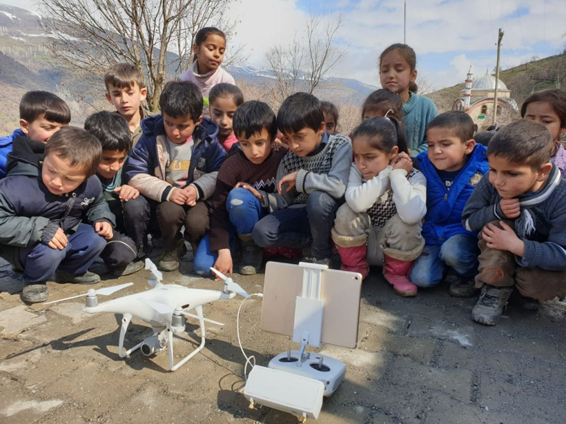 Van'da ilk defa drone gören masum çocuklar - Resim: 3