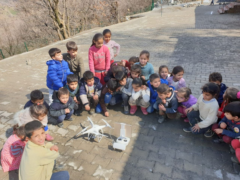 Van'da ilk defa drone gören masum çocuklar - Resim: 4