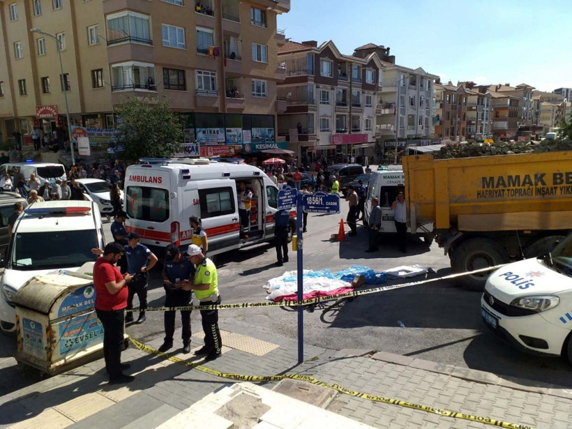 Ankara'da kamyon çarpan çocuk hayatını kaybetti - Resim: 1