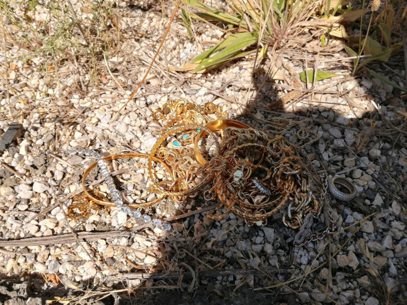 Yolda yürürken 1,5 kilo ağırlığında ziynet eşyası buldu - Resim: 4