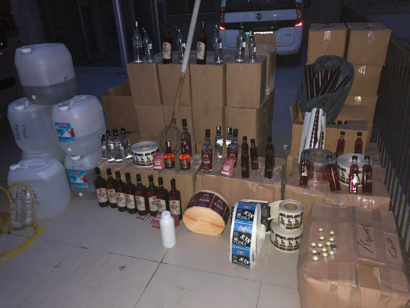 Bandrol ve şişeleri bile hazır! Binlerce ele geçirildi - Resim: 4