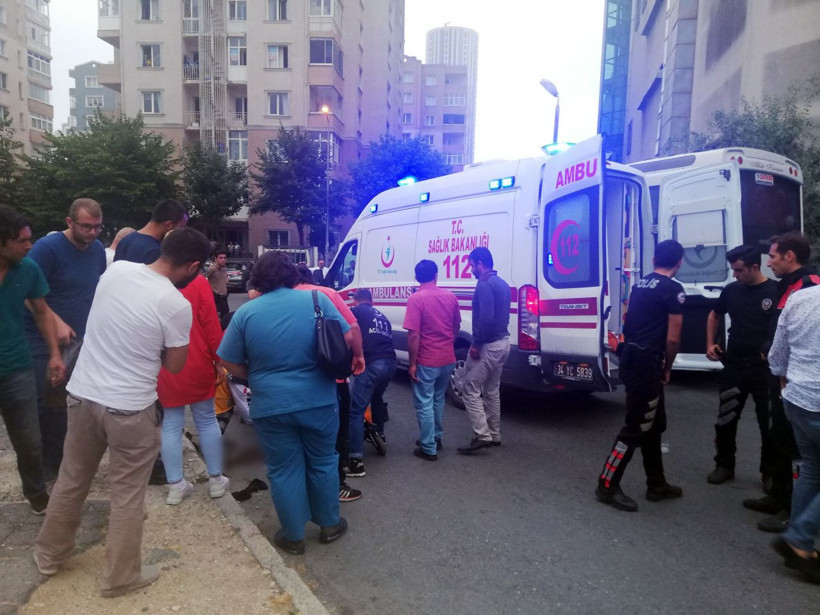 İstanbul'da genç kadının tek suçu yoldan geçmesiydi - Resim: 1