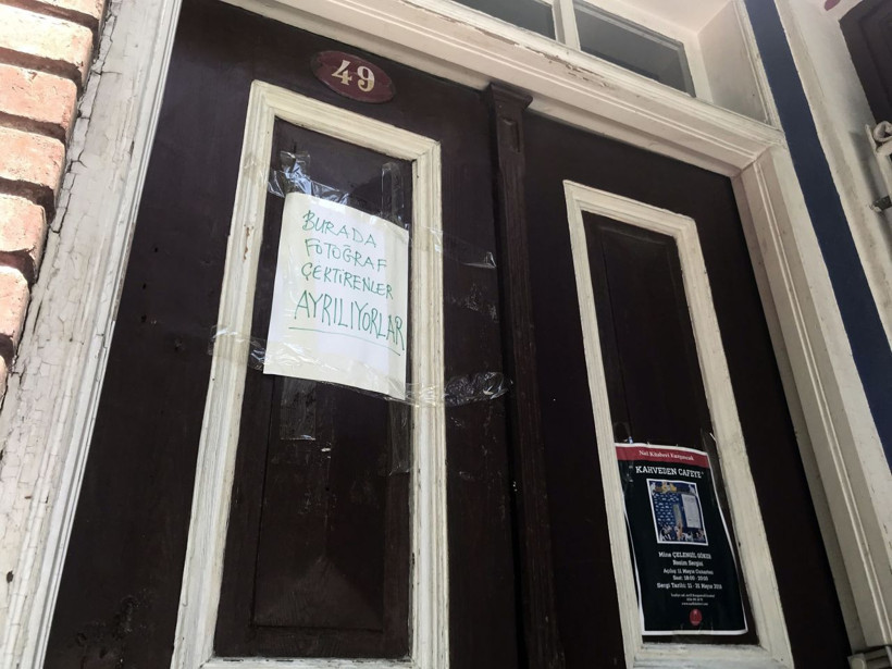 Gelin ve damatlardan bıktı çareyi bu yazıyı asmakta buldu - Resim: 2