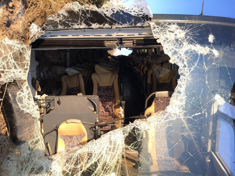 Eskişehir'de yolcu otobüsü devrildi! Çok sayıda yaralı var - Resim: 4