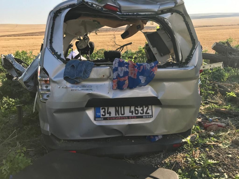 Konya'da korkunç kaza! Hafif ticari araç ağaca çarptı 3 ölü - Resim: 1