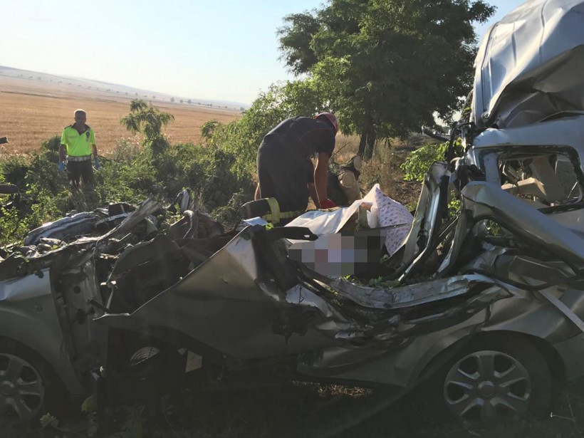 Konya'da korkunç kaza! Hafif ticari araç ağaca çarptı 3 ölü - Resim: 2