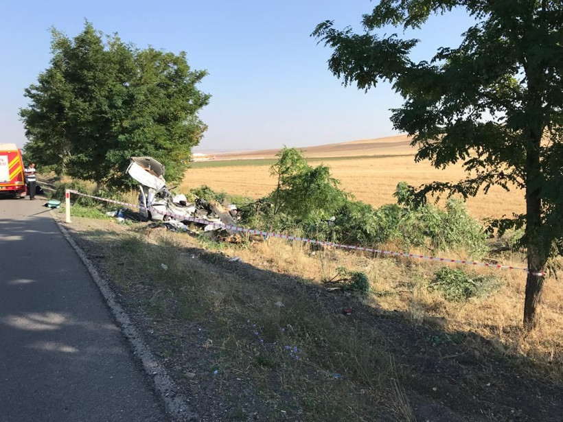 Konya'da korkunç kaza! Hafif ticari araç ağaca çarptı 3 ölü - Resim: 3