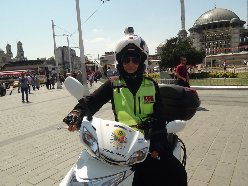 4 çocuk annesi kadın motosikletli kuryelik yapıyor ona yolda dayı emmi diyorlar - Resim: 2