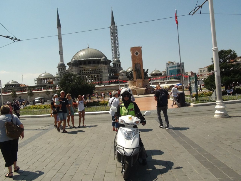 4 çocuk annesi kadın motosikletli kuryelik yapıyor ona yolda dayı emmi diyorlar - Resim: 4