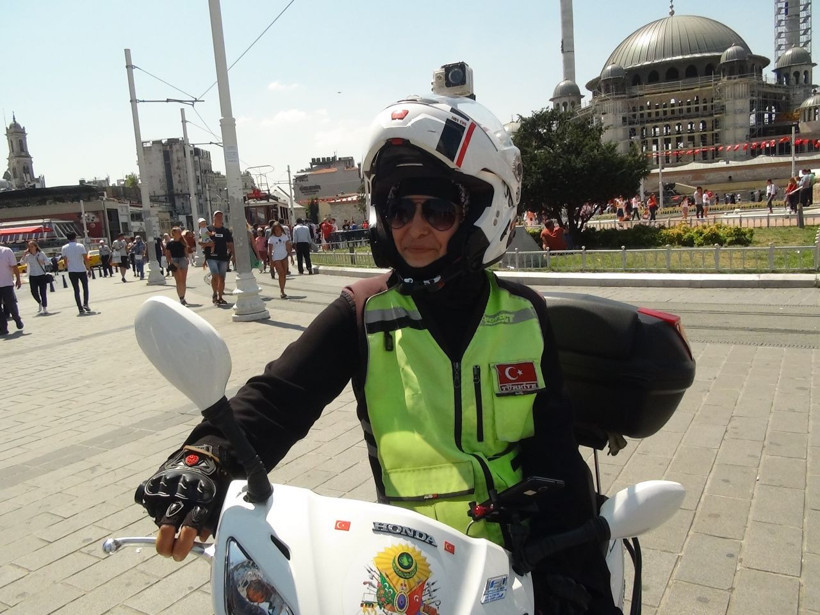 4 çocuk annesi kadın motosikletli kuryelik yapıyor ona yolda dayı emmi diyorlar - Resim: 3