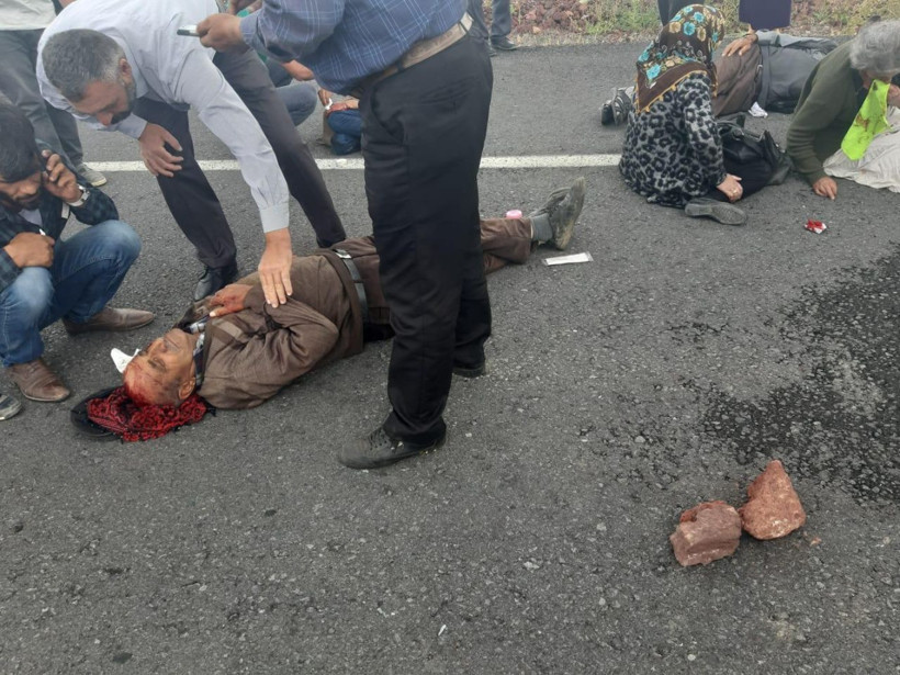 Kars'ta şiddetli rüzgar minibüsü devirdi 6 yaralı - Resim: 4