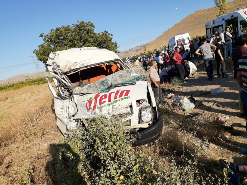 Kayseri'de minibüs ile kamyonet çarpıştı 18 yaralı - Resim: 2