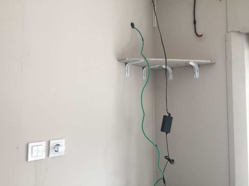 30 santimetreden girip dükkanı soydu iş yeri sahibinin elbiseleri de giyip... - Resim: 2