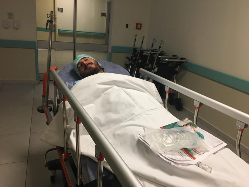 Isparta'da baba ve oğlunun doktoru dövdükleri anlar güvenlik kamerasında! - Resim: 3