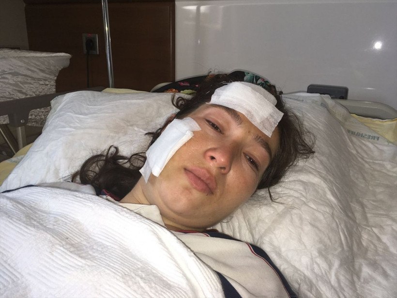 Kocası tarafından hastanede saldırıya uğramıştı! İşte duygusal anlar bebeğini kucağına aldı - Resim: 1