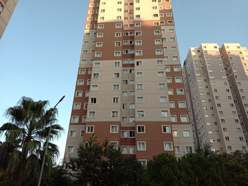 İstanbul Zeytinburnu'nda 17. kattan düşen 2 yaşındaki bebek öldü - Resim: 3