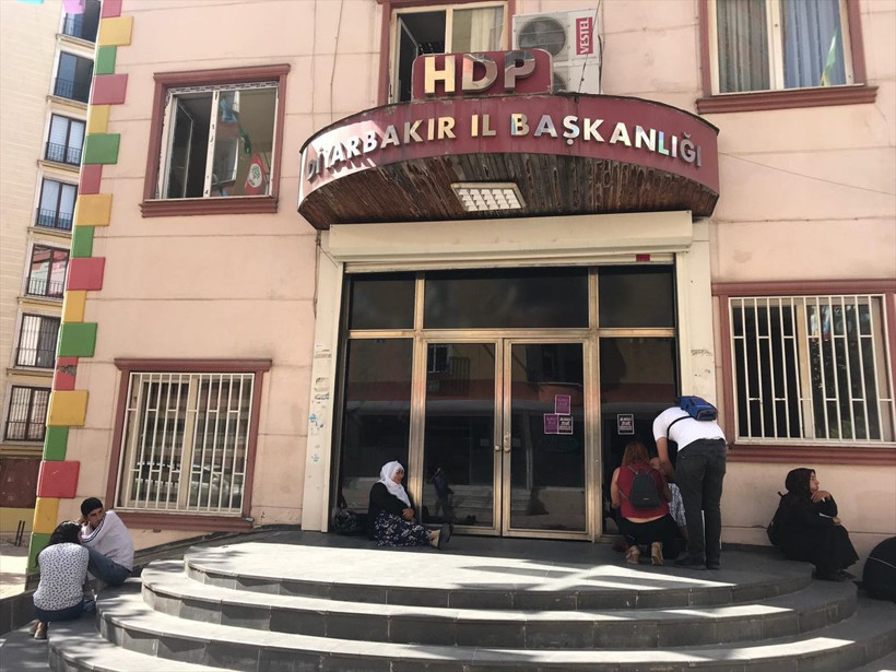 Çöpçü yapın dedim Kandil'e yolladılar! HDP önüne oturan aile anlattı - Resim: 3