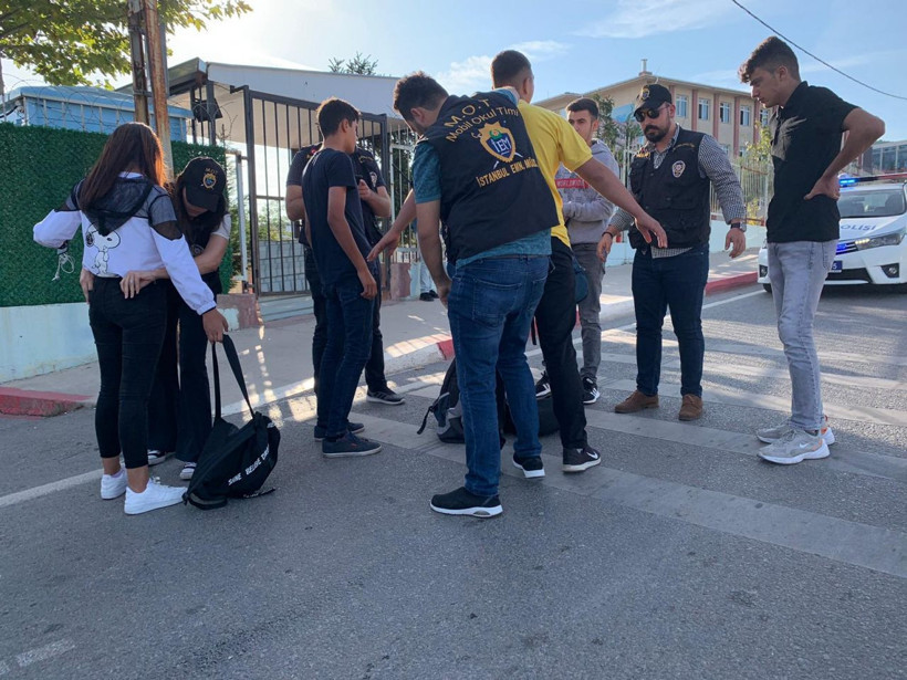 İstanbul polis okul çevrelerinde denetimlere devam ediyor... - Resim: 1