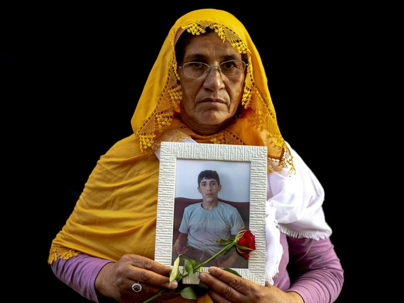 HDP önünde eylem yapan aileler böyle isyan etti! - Resim: 1