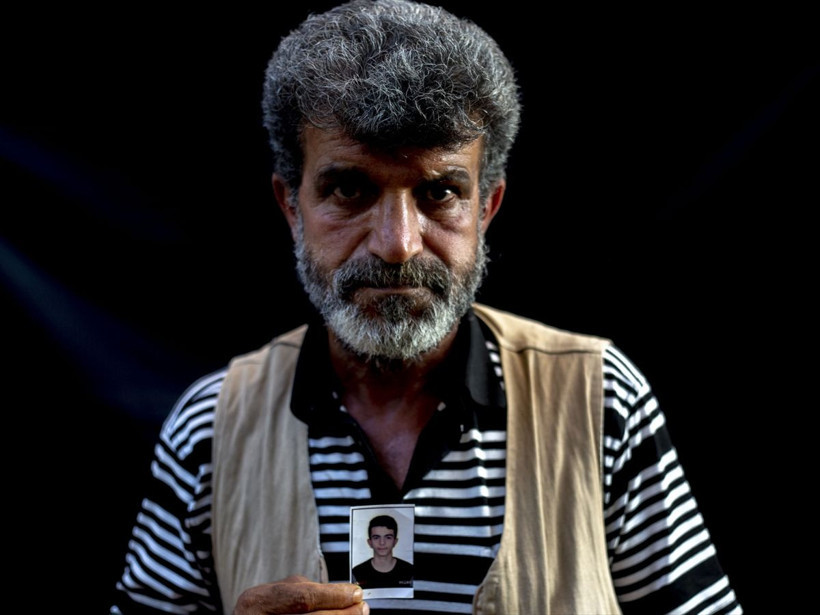 HDP önünde eylem yapan aileler böyle isyan etti! - Resim: 4