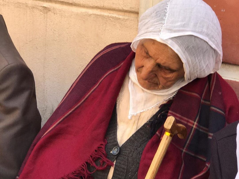 83 yaşındaki Hurinaz Ana HDP önünde eyleme başladı! - Resim: 2