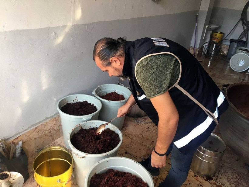 İstanbul’da sahte nargile tütünü imalathanesine baskın - Resim: 1