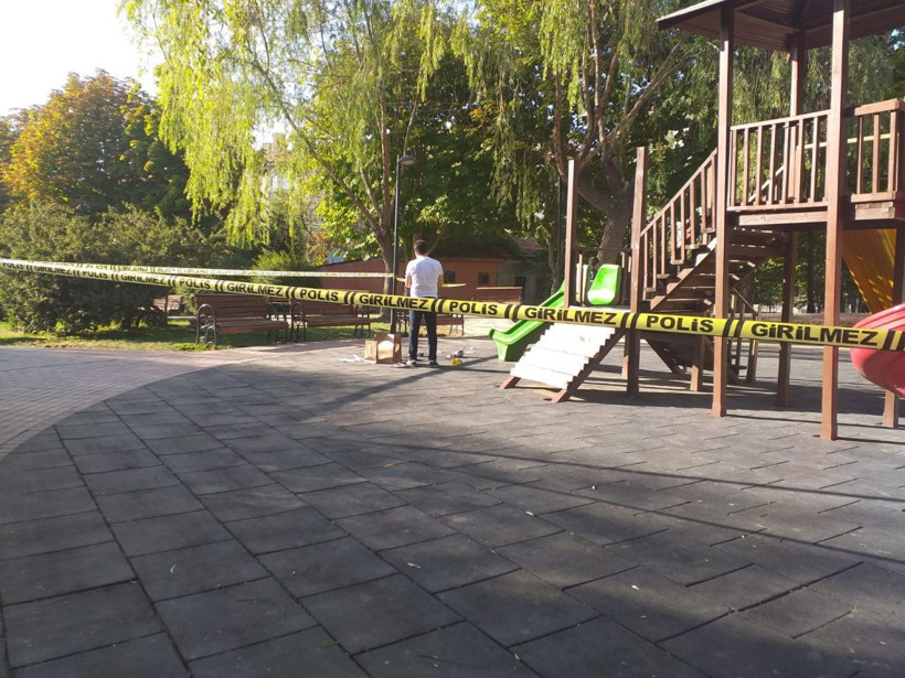 Ankara'da bir kişi eski eşini çocuğunun gözleri önünde bıçakladı - Resim: 4