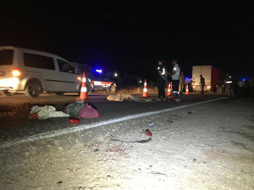 Gaziantep'te TIR ile traktör çarpıştı 1 ölü 7 yaralı - Resim: 1