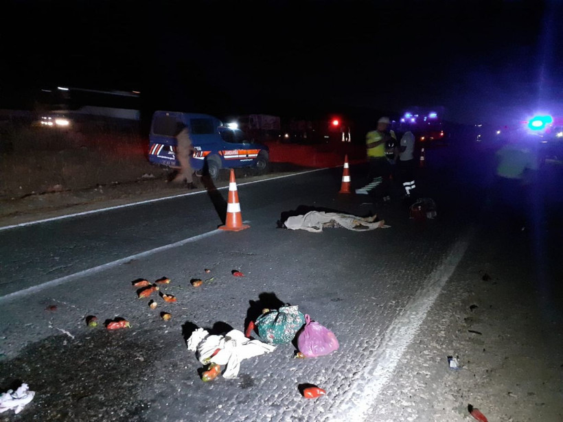 Gaziantep'te TIR ile traktör çarpıştı 1 ölü 7 yaralı - Resim: 3