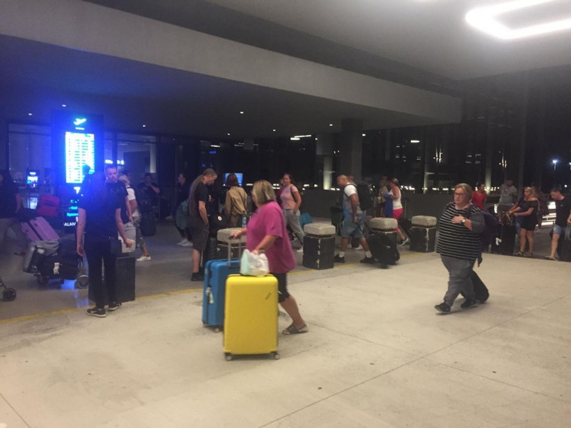 Thomas Cook mağduru İngiliz turistler gönderilen uçakla ülkelerine dönüyor - Resim: 2