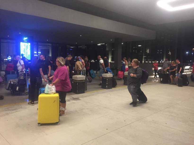 Thomas Cook mağduru İngiliz turistler gönderilen uçakla ülkelerine dönüyor - Resim: 3